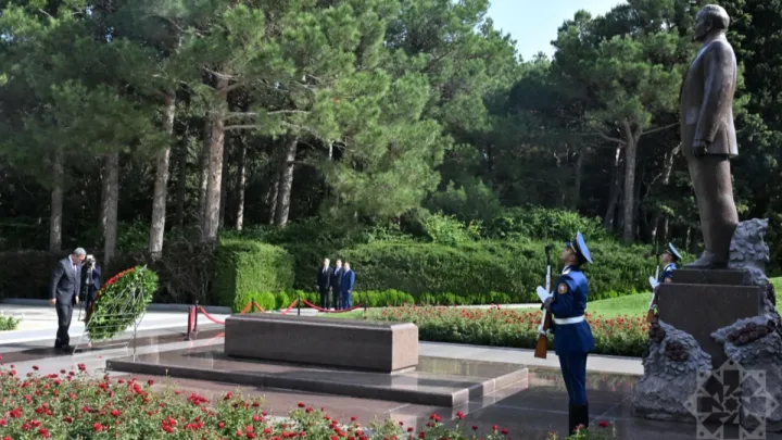 Hun Manet Heydər Əliyevin məzarını ziyarət etdi