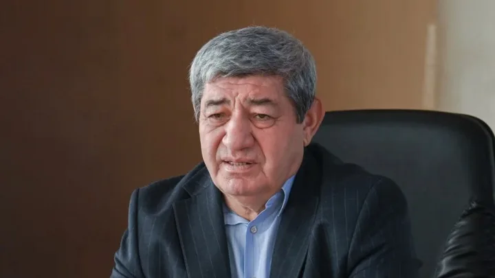 "Şagirdlər məktəbdə rənglənməmiş şəkildə oturmalıdır" - 