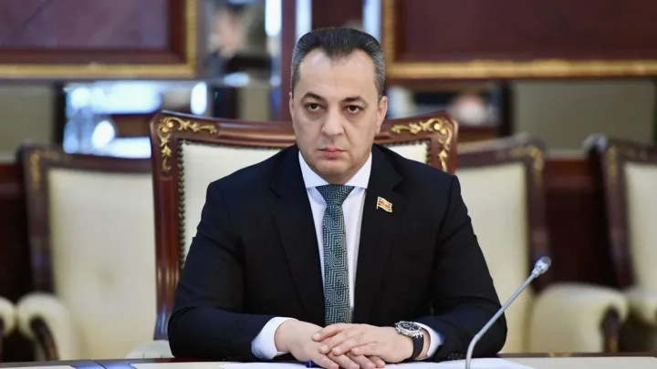 “Məktəb ideoloji qarşıdurma meydanı deyil” - 