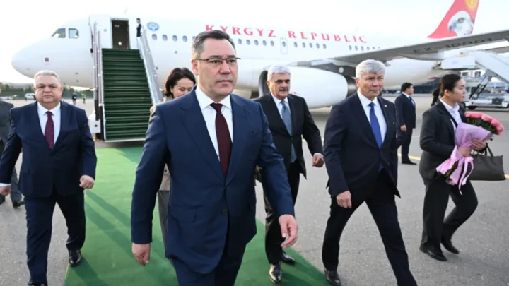 Qırğızıstan Prezidenti Azərbaycana səfərə gəldi -