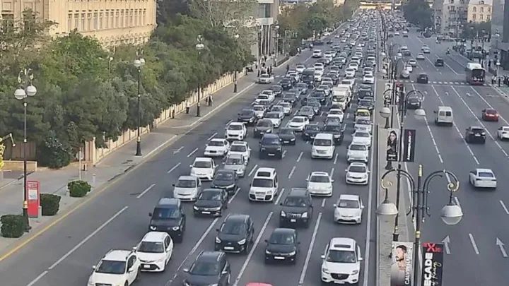 Bu yollarda tıxac var -