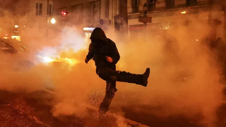 Fransada ara qarışdı, Makron cəza vədi verdi
