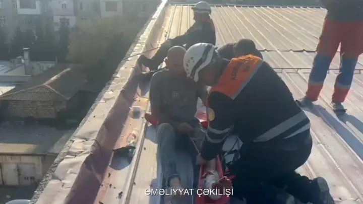 Sumqayıtda damda təmir aparan şəxs xəsarət aldı