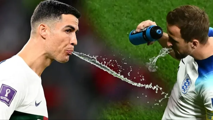 Futbolçular içdikləri suyu buna görə tüpürürlər