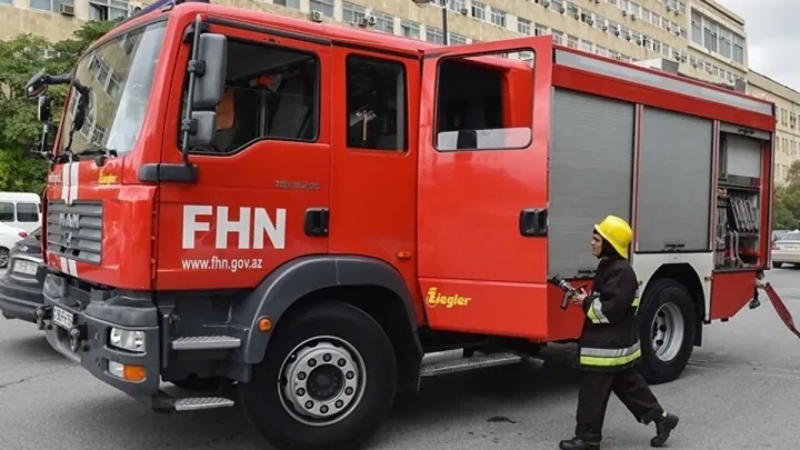 Bakıda yaşayış binasında yanğın oldu -