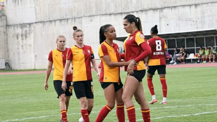 “Qalatasaray” rəqibini 22 qolla darmadağın etdi
