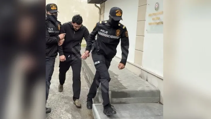 Kafedəki qətlə görə saxlanılanlar məhkəməyə belə gətirildi -