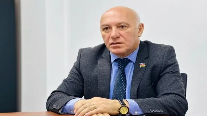 Kütləvi insidentə görə saxlanılan deputat oğlunun işi başqa məhkəməyə göndərildi