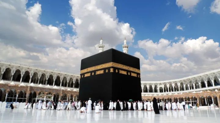 Məkkə və Mədinə yaxınlığına raket qalıqları düşdü