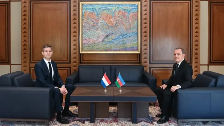 Ceyhun Bayramov niderlandlı həmkarı ilə görüşdü -