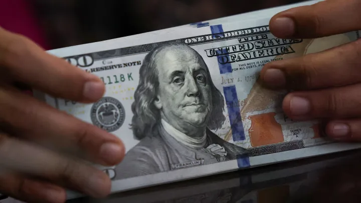 FES dollarla bağlı qərar verdi