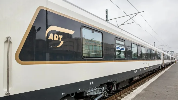 ADY qatarlarında 800-dən çox əşya unudulub