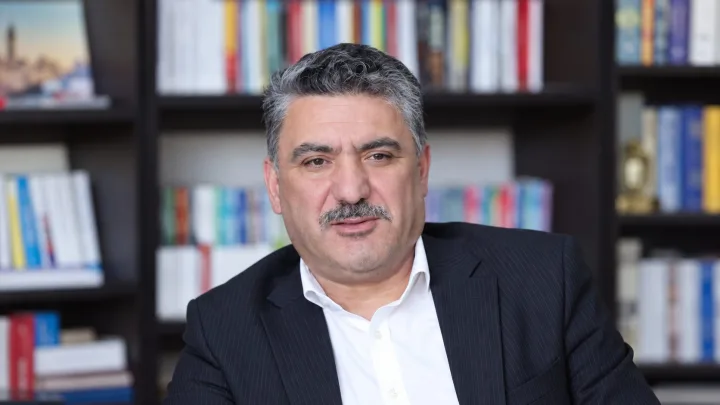 Xalxın uşağı...