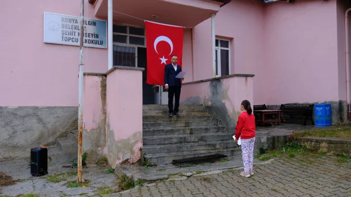 Bu məktəbdə bir müəllim, bir şagird var 