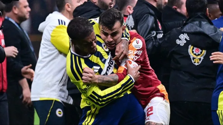 Dalaşan futbolçulara ağır cəza verildi 