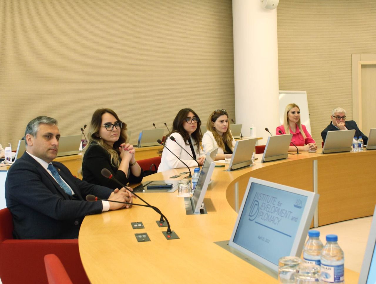“Media və kommunikasiya siyasəti medianın gözü ilə” mövzusunda seminarların ikinci mərhələsinə başlanılıb -