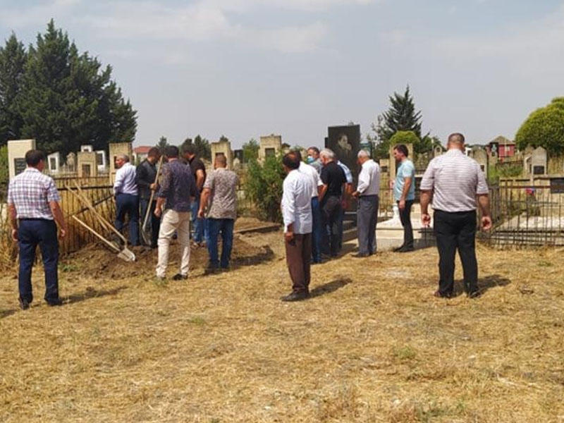 Koronavirusdan ölən Teymur əminin yaxınları 