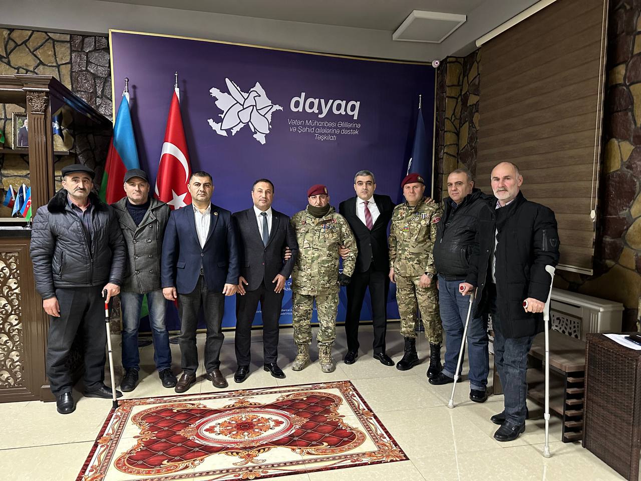 “Dayaq” təşkilatı 100-ə yaxın qazi və şəhid ailəsinə bayram sovqatı verdi -