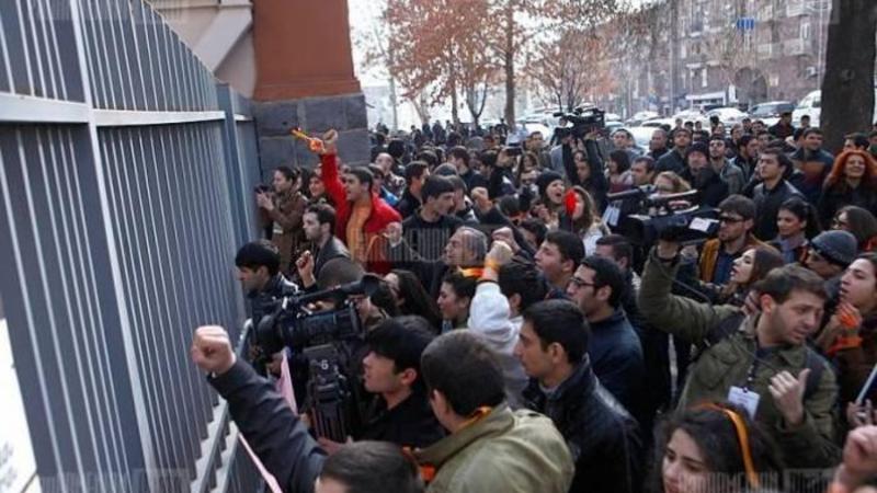 Ermənistanda soyuq MÜHARİBƏ BAŞLADI