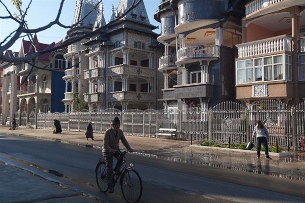 Qaraçıların lüks villaları, dəbdəbəli həyat tərzi...