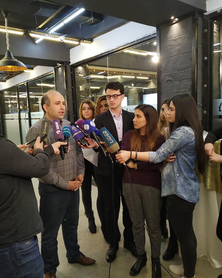 Elektron Hökumətin İnkişafı Mərkəzində jurnalistlər üçün mediatur təşkil edilib -
