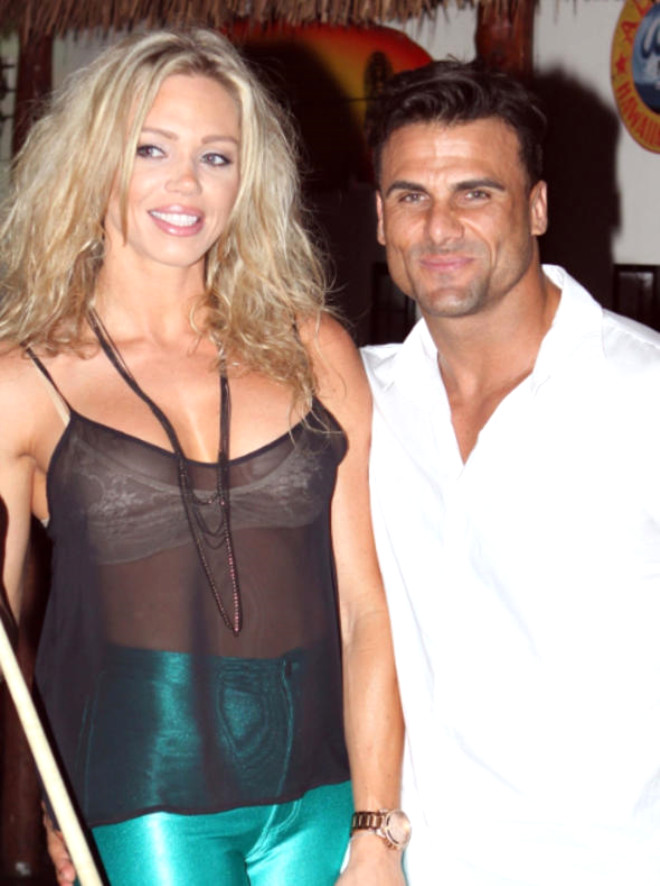 Məşhur model küçədə yaşayır -