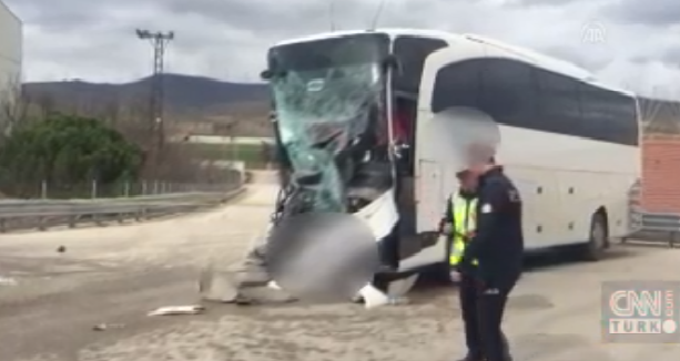 Sərnişin avtobusu ilə yük maşını TOQQUŞUB