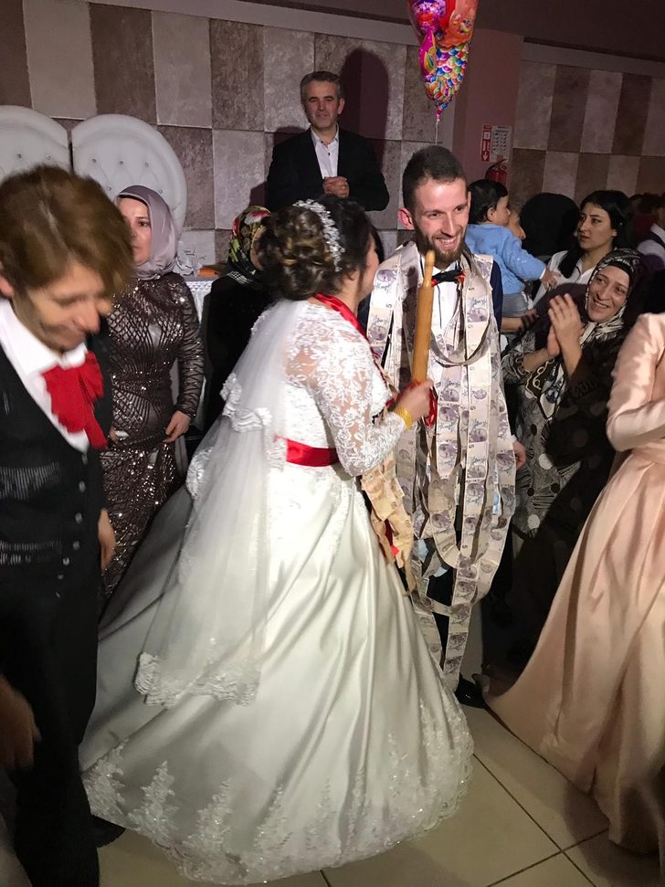 Toyda bəy və gəlinə elə bir şey hədiyyə etdilər ki...