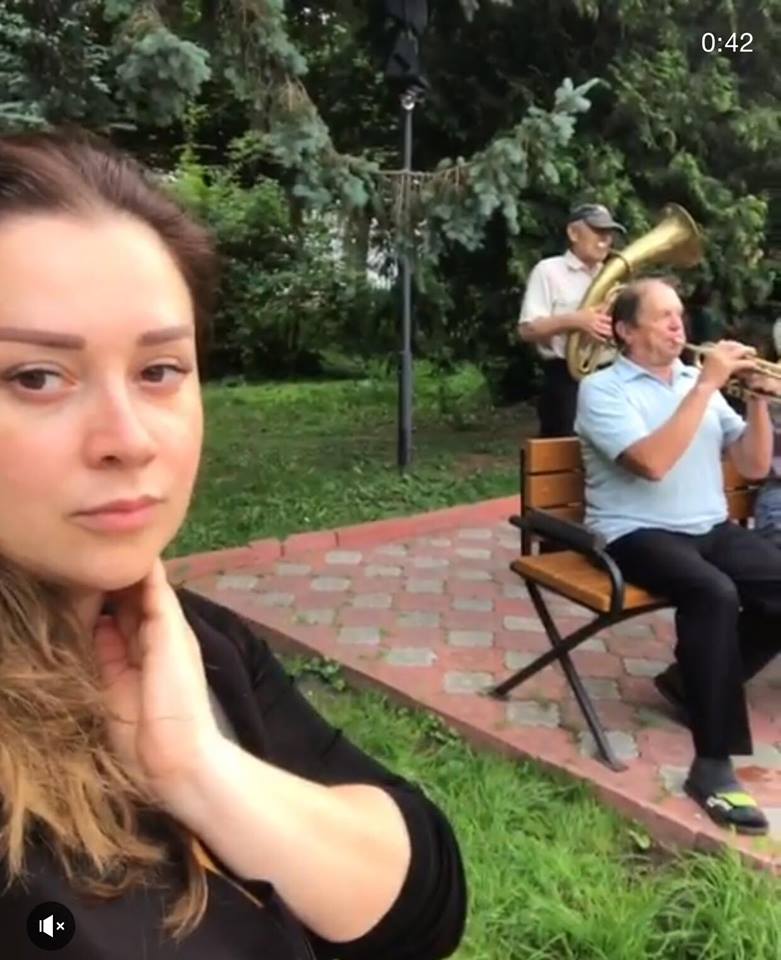 Azərbaycanlı məşhurların makiyajsız halı