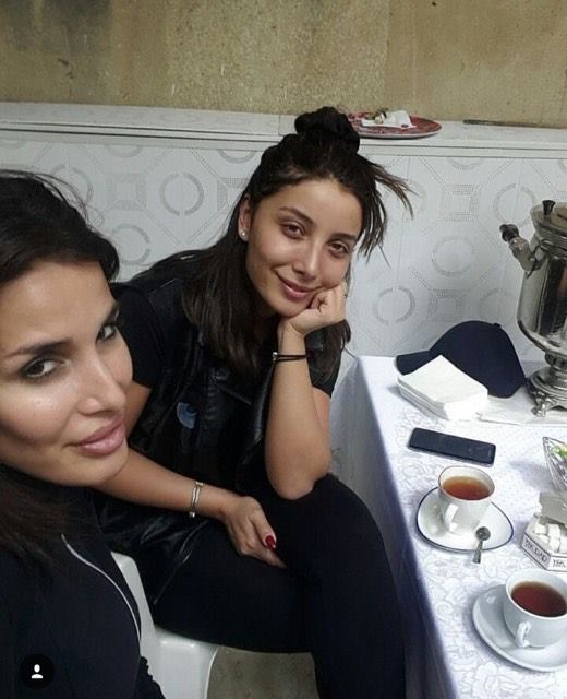 Azərbaycanlı məşhurların makiyajsız halı