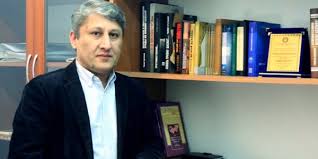 "Saat 4-də Anar Nağılbazı iki tanışıyla söhbət edərək evlərinə tərəf gedəndə gördüm"