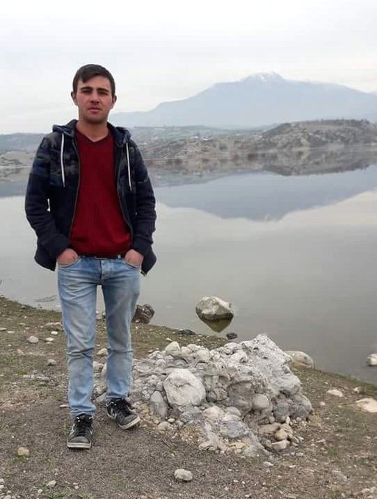 Baba nəvəsinin yataq otağında yaxaladığı gənci 