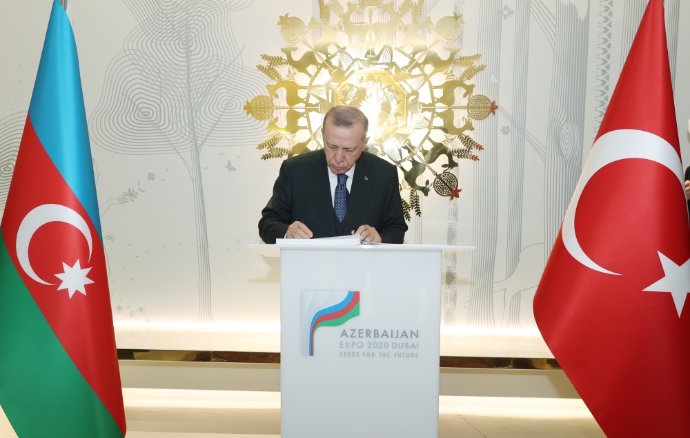 Ərdoğan Dubayda Azərbaycan pavilyonunu ziyarət etdi -