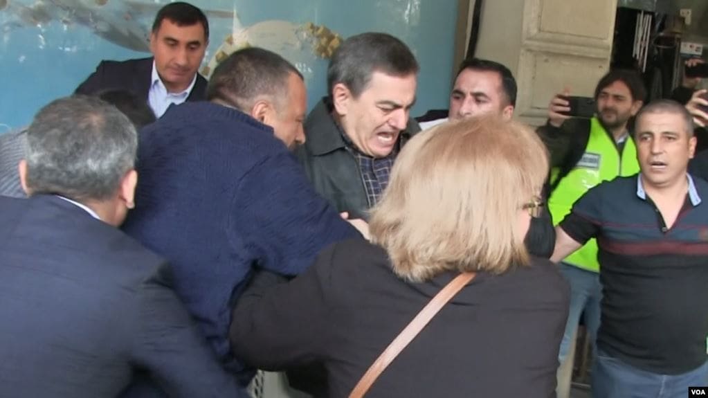 Prezident xalqı xilas edir... Hətta Əli Kərimlini də -