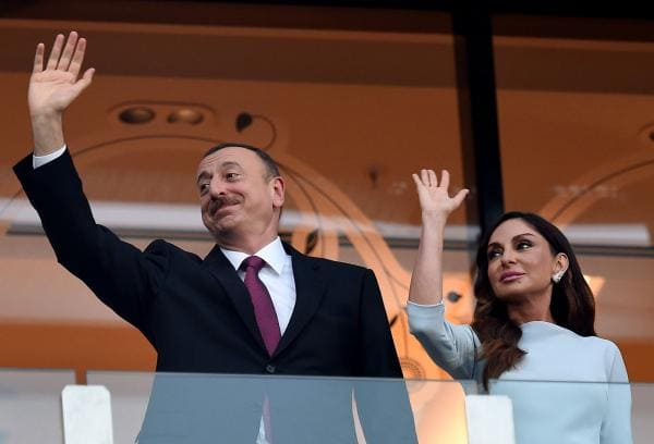 Prezident xalqı xilas edir... Hətta Əli Kərimlini də -