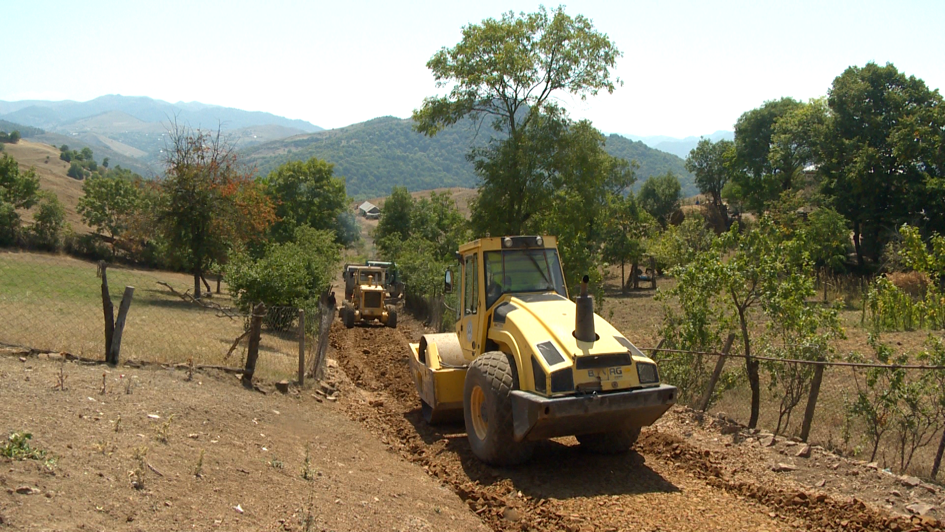 Azərbaycanda dağların partladılması üsulu ilə yeni yol salınır