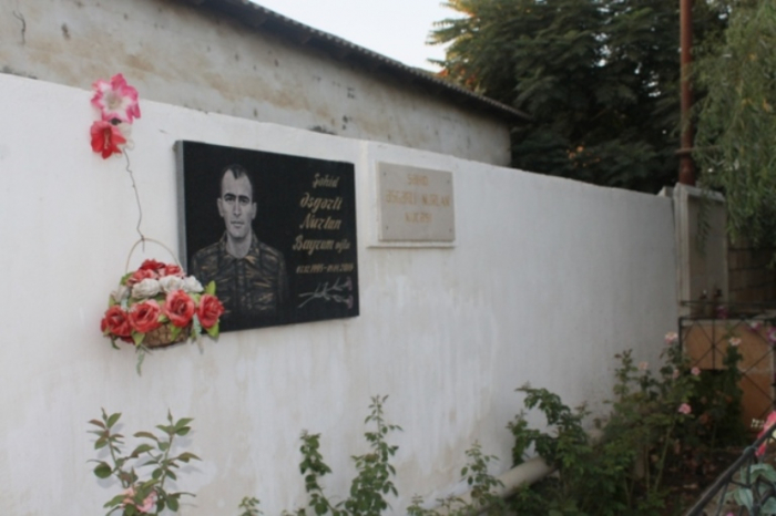 Qardaşı ilə birlikdə döyüşən Aprel şəhidi - 