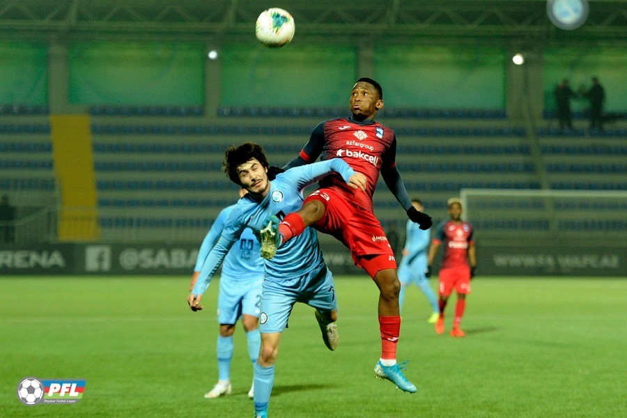 Azərbaycanda futbolçunu soyan 2 azyaşlı qız saxlanıldı -