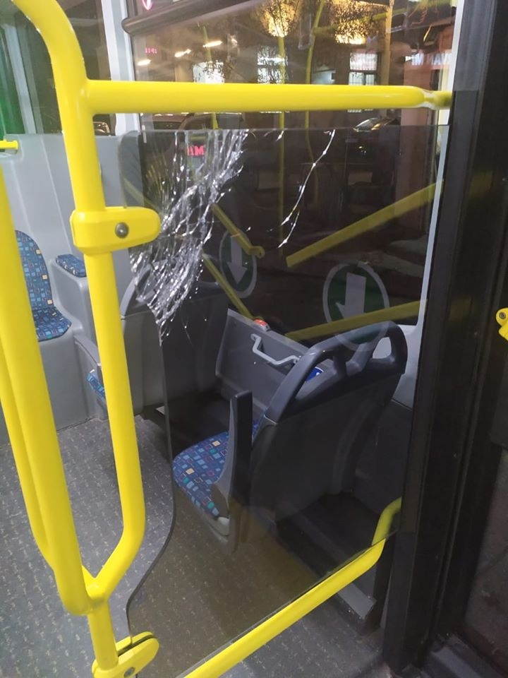 Bakıda avtobusda biabırçı görüntülər - Sərnişinlərin nəzərinə! -