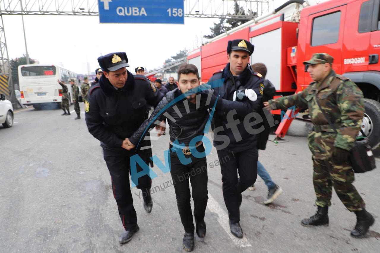 Yanan ticarət mərkəzində oğurluq edənləri polis belə yaxaladı - 