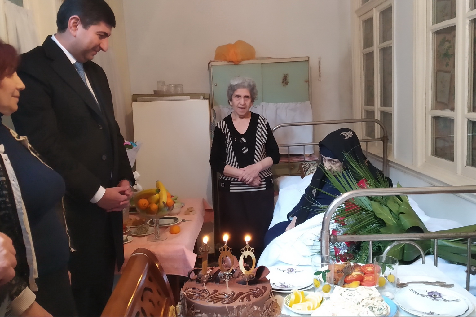 İcra başçısı 100 yaşlı nənəni belə təbrik etdi -