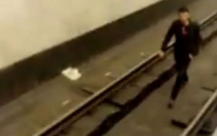Metroda özünü qatar yoluna atan gəncin