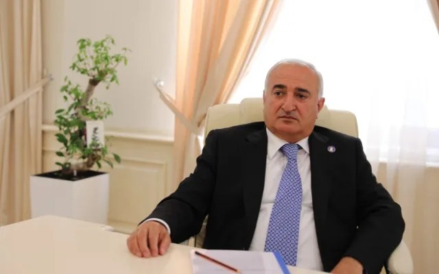 Prezident iki yüksək vəzifəli şəxsi işdən çıxardı