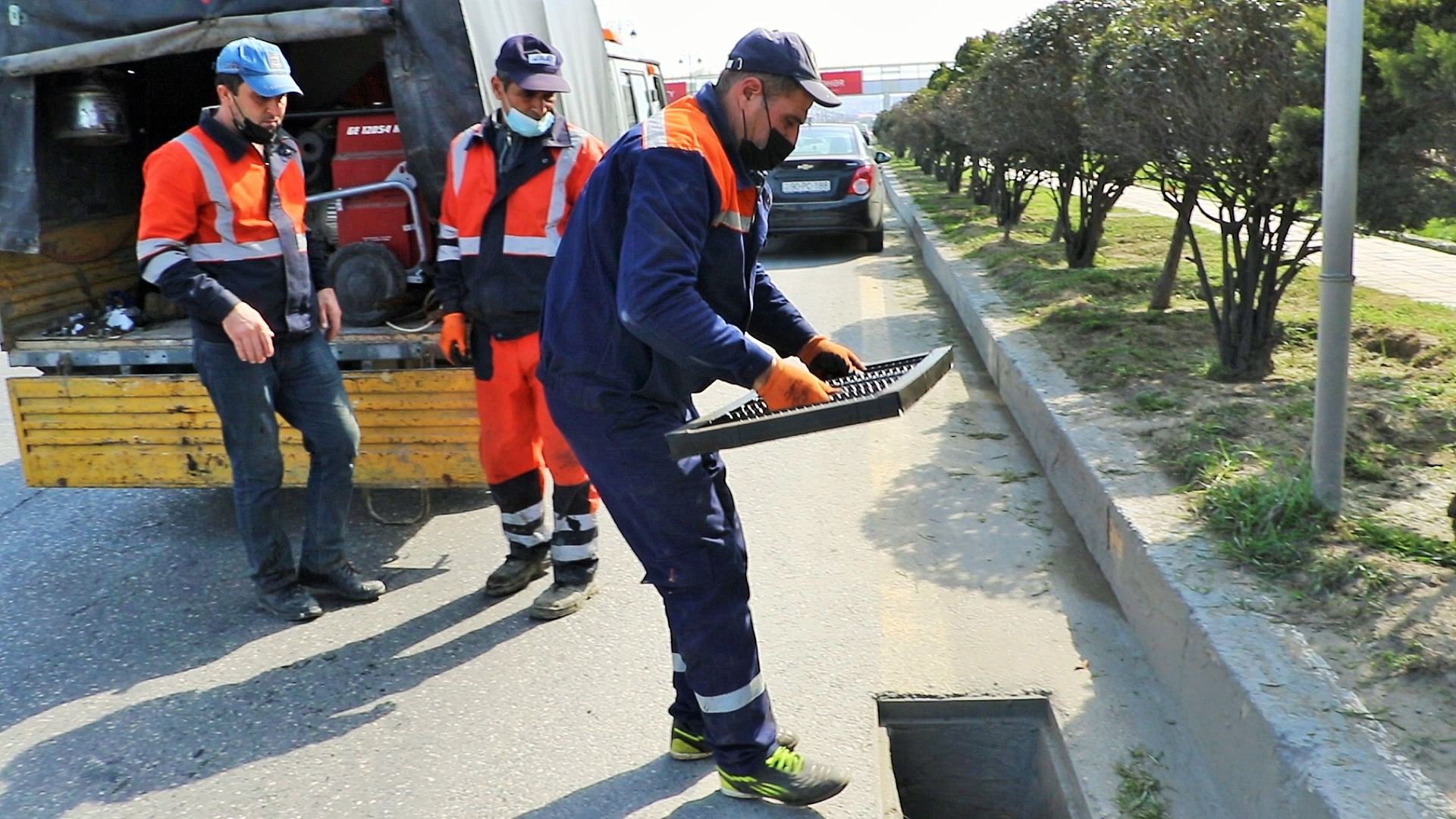 Oğurlanmış yağış barmaqlıqları bərpa olundu - 