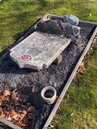 Bu ölkədə müsəlman məzarlığına hücum oldu -