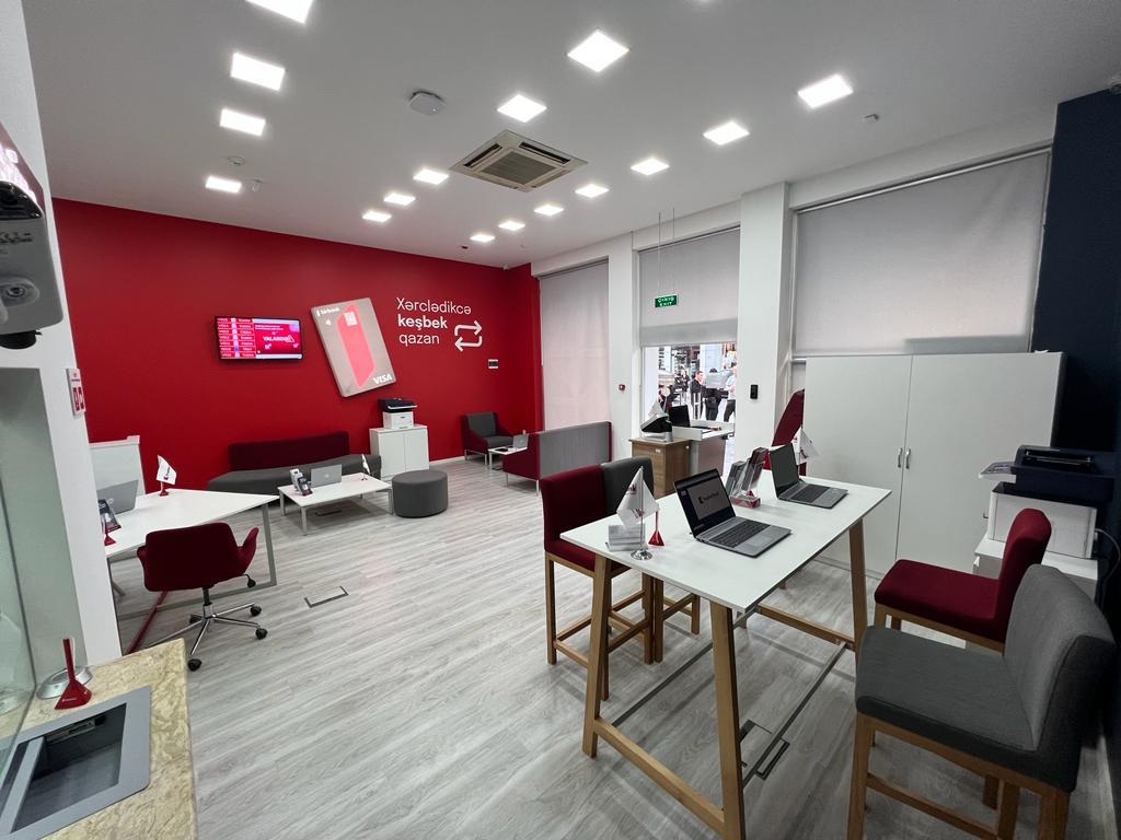"Kapital Bank" yeni konsepsiyaya malik Əcəmi filialını istifadə verdi - 
