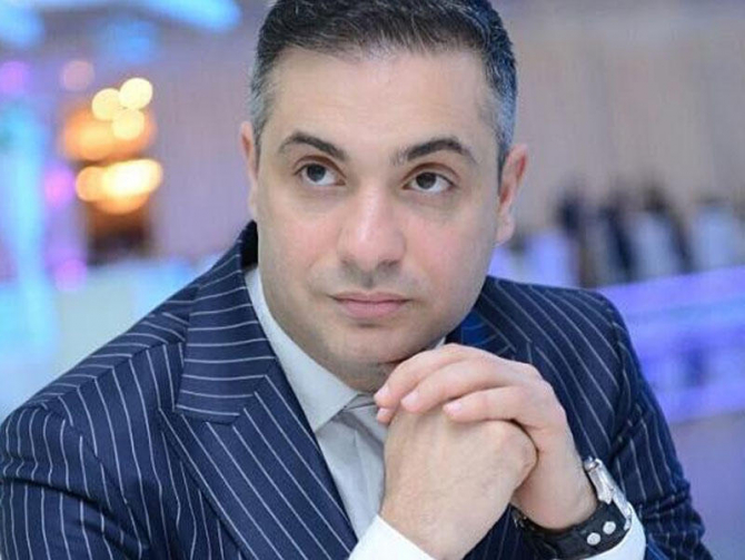 Azərbaycanlı müğənnilərin dodaq uçuqladan 